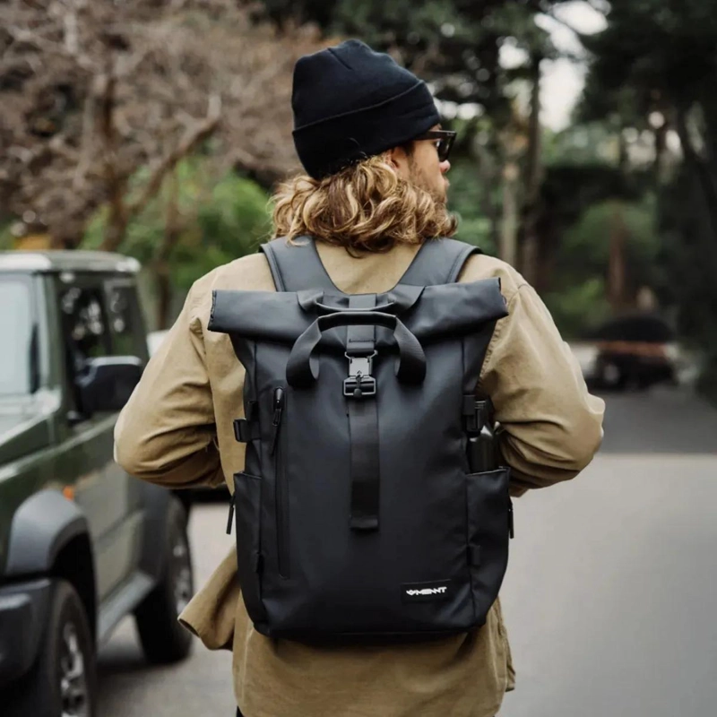 MOCHILA PARA TRABAJO Y VIAJE CON CAPACIDAD DE 30 LITROS Y DISEÑO FUNCIONAL - 2