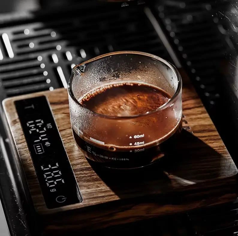 BALANZA DIGITAL PARA CAFE  CON PRECISION Y BASE DE MADERA ELEGANTE - 4