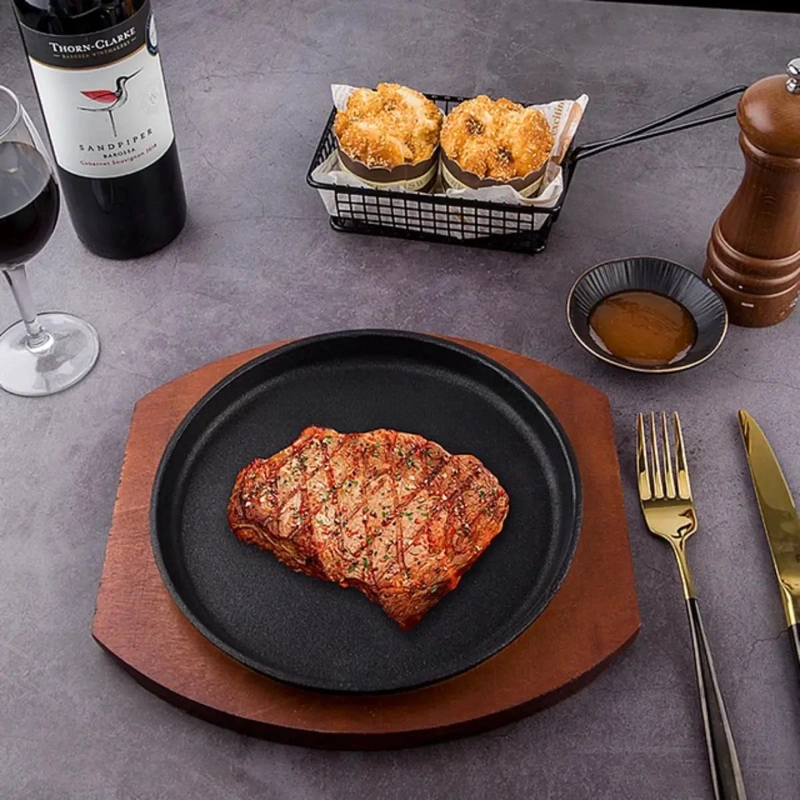 SET DE 6 PLATOS DE FIERRO FUNDIDO DE 23 CM CON BASE DE MADERA - 4