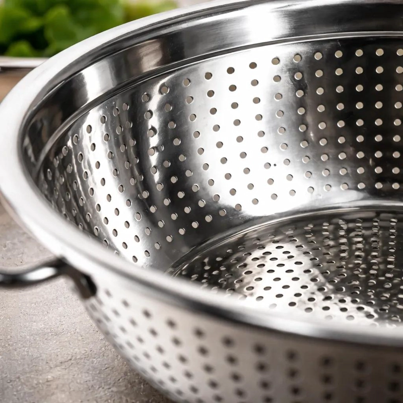 COLADOR DE ACERO INOXIDABLE DE 30 CM PARA VERDURAS Y FIDEOS - 4