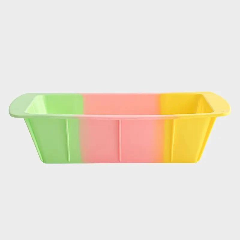 SET DE 2 MOLDES DE SILICONA TRICOLOR PARA HORNEAR QUEQUES - 4