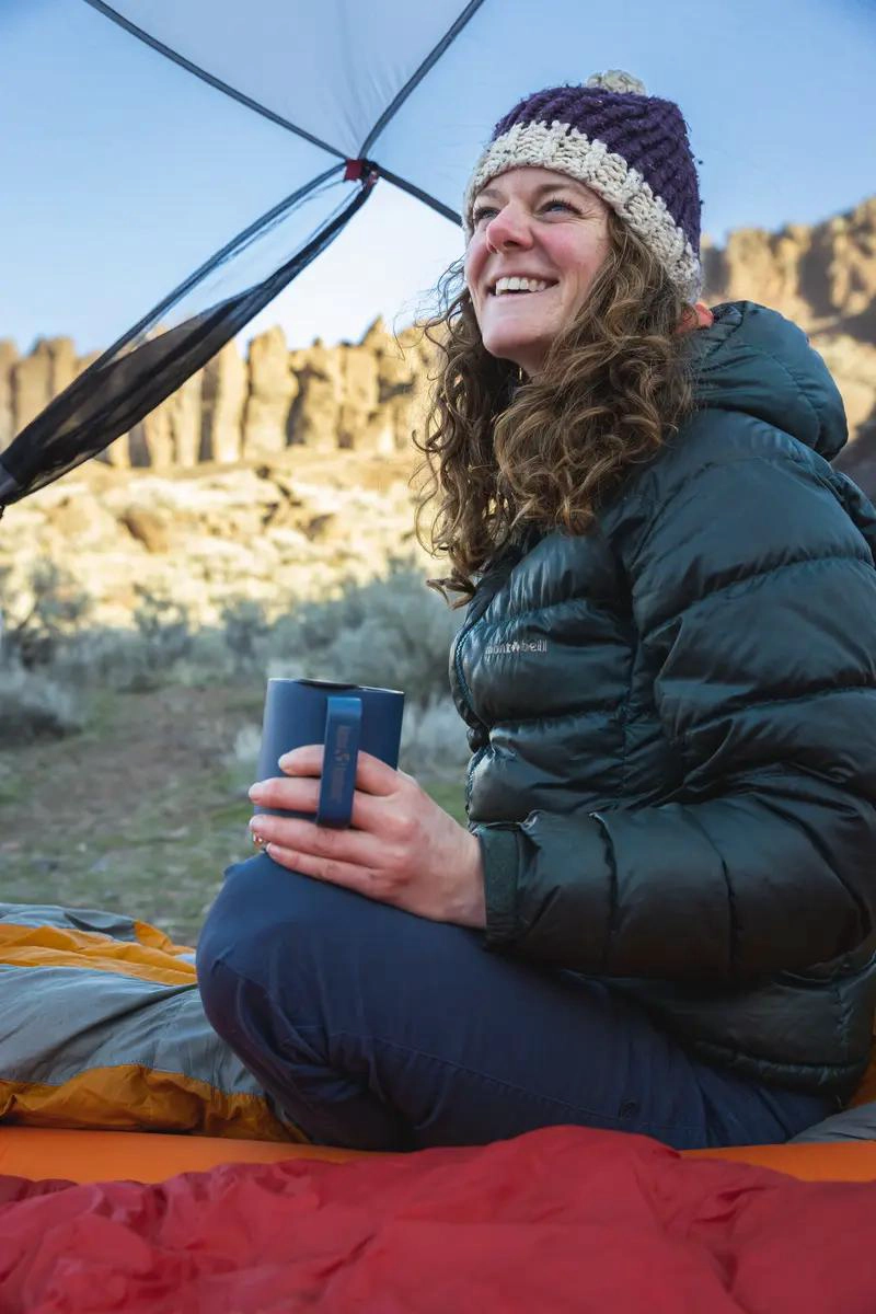 TAZA DE CAMPING CON TAPA DE 355 ML PARA BEBIDAS CALIENTES - 2