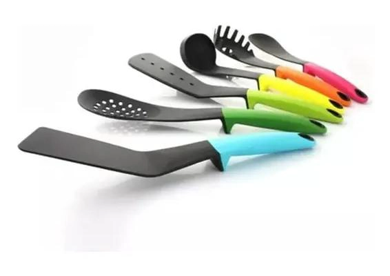 SET COMPLETO DE UTENSILIOS DE COCINA MULTICOLOR CON DISEÑO MODERNO - 1
