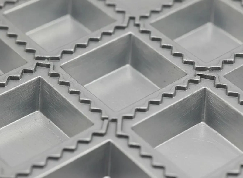 MOLDE METALICO PARA RAVIOLES CON 24 CAVIDADES PARA PASTA ITALIANA - 5