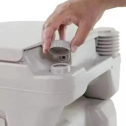 BAÑO PORTATIL REUTILIZABLE DE 20 LITROS PARA CAMPING Y EXTERIORES - 4