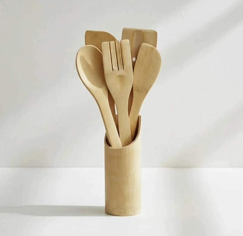 SET DE 7 UTENSILIOS DE BAMBU PARA COCINA CON ESPATULAS Y PINZAS - 1
