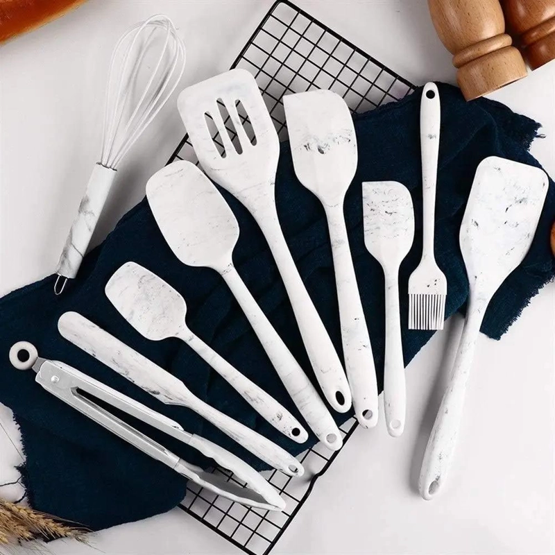 SET DE UTENSILIOS DE COCINA EN SILICONA CON ESPATULA, CUCHARON Y TENAZA - 2