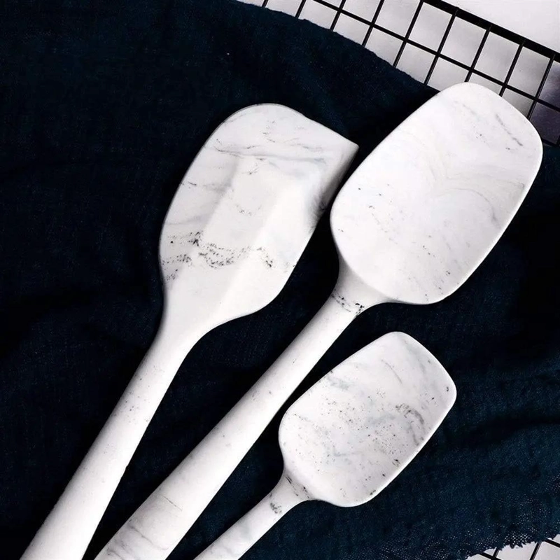 SET DE UTENSILIOS DE COCINA EN SILICONA CON ESPATULA, CUCHARON Y TENAZA - 4