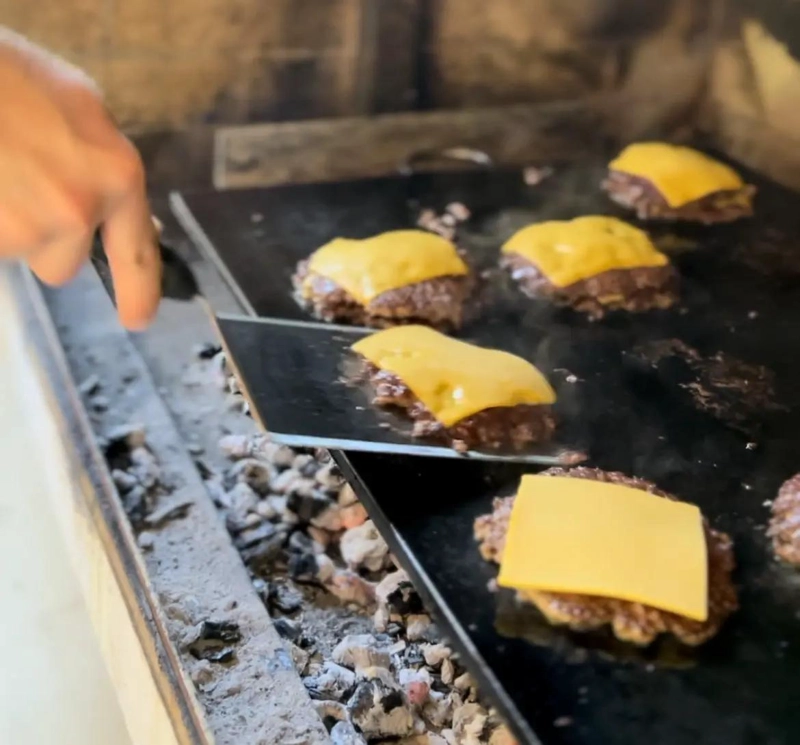 KIT PARA PREPARAR HAMBURGUESAS CON PRENSA Y ESPATULA DE ACERO INOXIDABLE - 5
