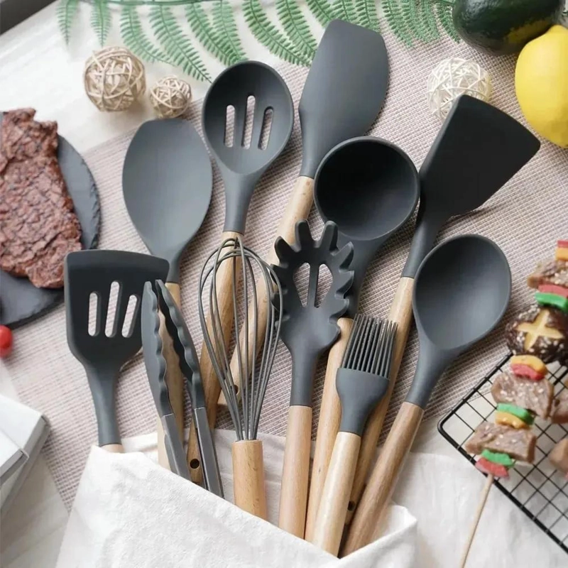 SET DE UTENSILIOS DE COCINA DE SILICONA GRIS CON 12 PIEZAS - 2