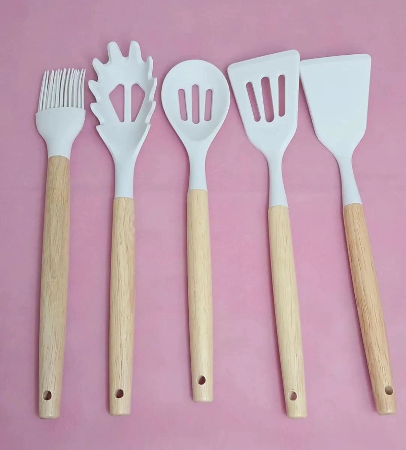 SET DE UTENSILIOS DE COCINA CON 12 PIEZAS Y VASO INCLUIDO - 4