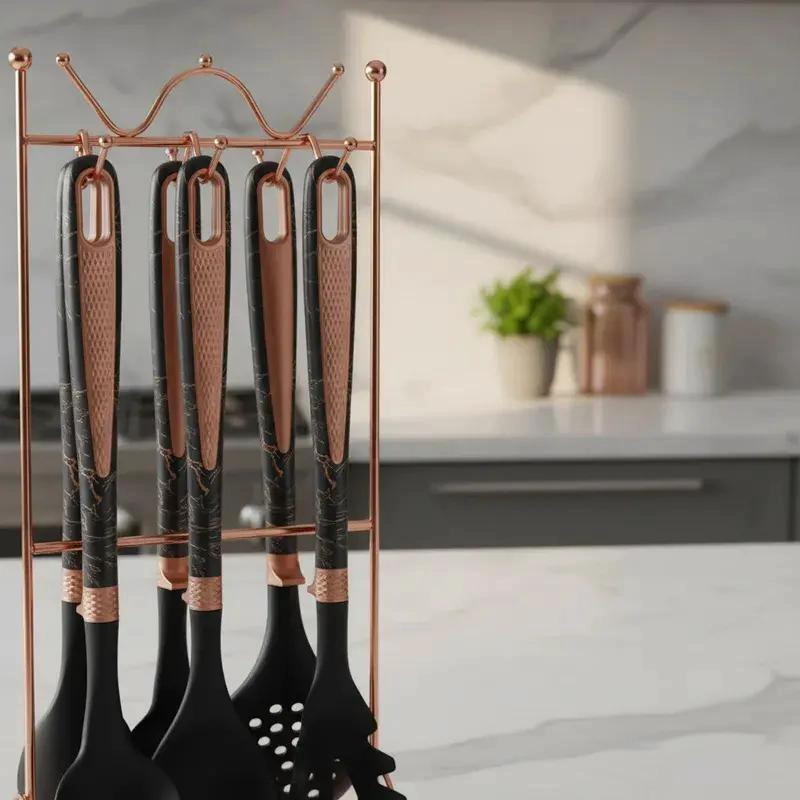 SET DE UTENSILIOS DE COCINA CON 7 PIEZAS Y SOPORTE METALICO - 2
