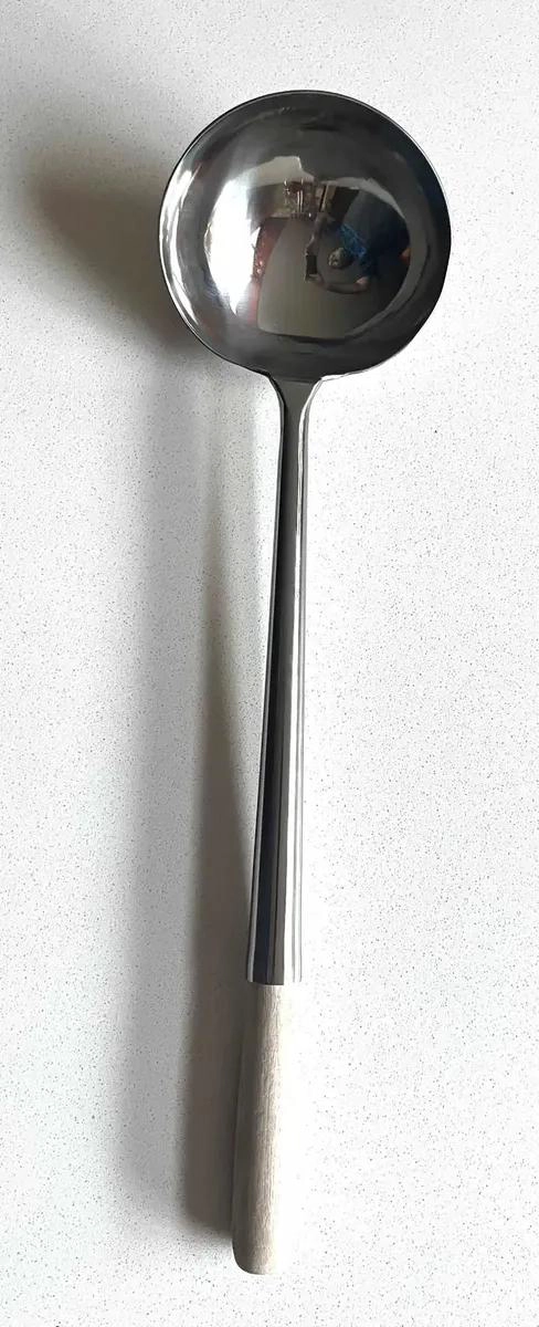 CUCHARON DE ACERO INOXIDABLE DE 50 CM CON DIAMETRO DE 13 CM - 1