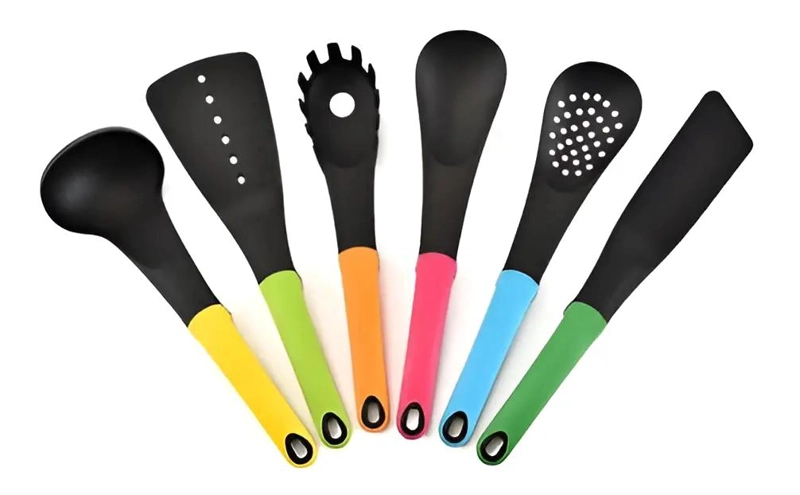 SET DE 6 UTENSILIOS DE COCINA CON MANGO DE SILICONA Y SUPERFICIE ANTIADHERENTE - 4