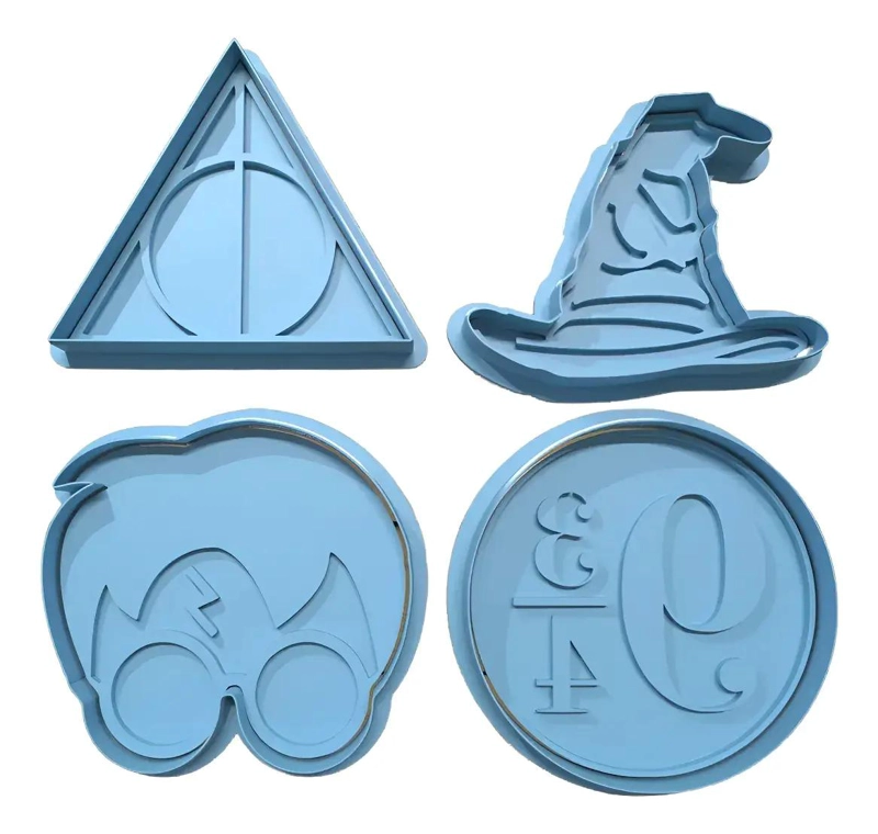 SET DE 4 CORTADORES DE GALLETAS CON DISEÑO TEMATICO MAGICO - 1