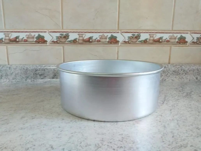 MOLDE DESMONTABLE DE ALUMINIO DE 24 CM PARA HORNEAR TORTAS Y QUEQUES - 2