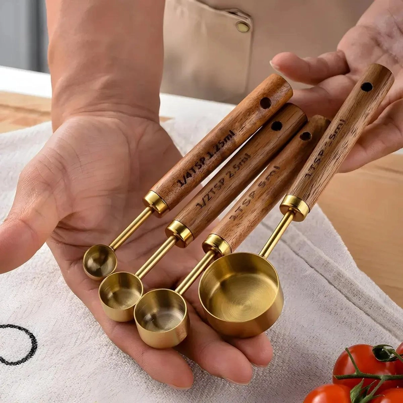 SET DE 8 CUCHARAS MEDIDORAS DE ACERO INOXIDABLE CON MANGO DE MADERA - 2