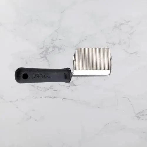 CUCHILLO PARA GUARNICIONES CON HOJA AFILADA Y MANGO ERGONOMICO - 2