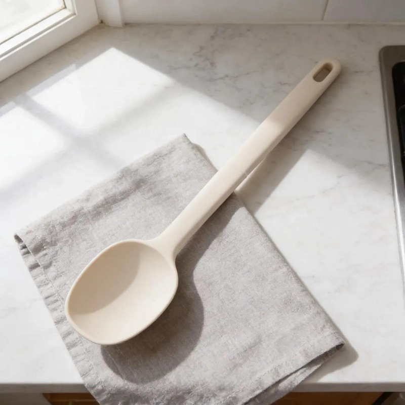CUCHARA DE SILICONA BLANCA DE 29 CM PARA COCINA - 1