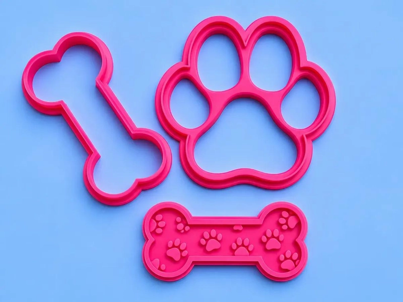 SET DE 2 CORTADORES DE GALLETAS CON SELLO DE PATA Y HUESO DE 10 CM - 3