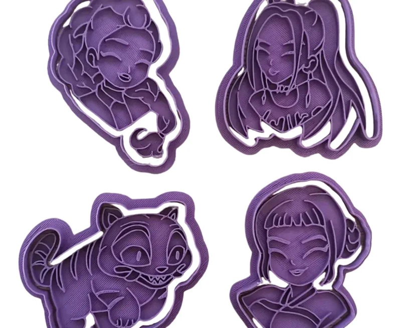 SET DE 4 CORTADORES PARA GALLETAS CON DISEÑO TEMATICO - 1