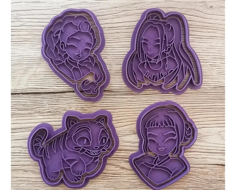 SET DE 4 CORTADORES PARA GALLETAS CON DISEÑO TEMATICO - 3