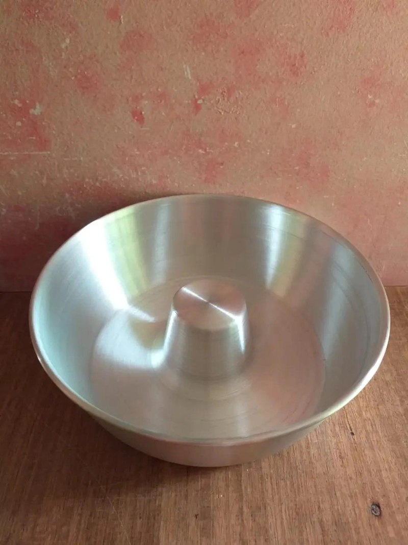 MOLDE PARA QUEQUE Y FLAN DE ALUMINIO DE 28 CM - 3