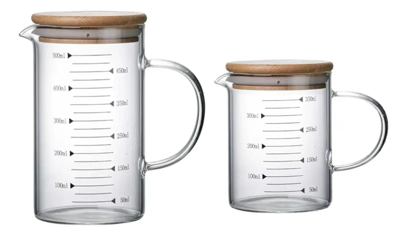 SET DE 2 JARRAS MEDIDORAS DE VIDRIO CON TAPA DE BAMBU 350 Y 500 ML - 2