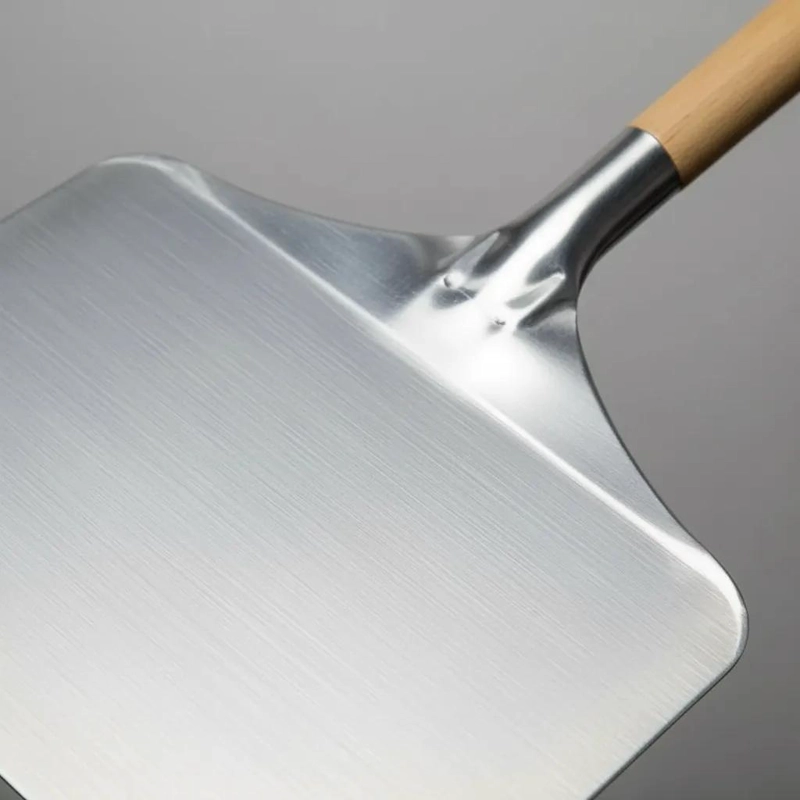 ESPATULA PARA PIZZA DE ALUMINIO DE 30 CM CON DISEÑO CUADRADO - 4