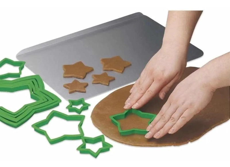 KIT DE CORTADORES PARA GALLETAS CON FORMAS DE ESTRELLAS Y ARBOL - 2
