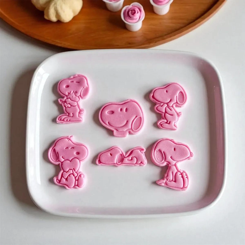 SET DE CORTADORES Y SELLOS PARA GALLETAS CON DISEÑO DE PERRO CURIOSO - 3