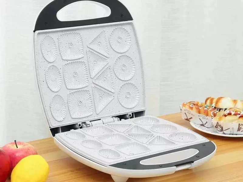 MAQUINA PARA HACER GALLETAS CON 13 MOLDES DE FIGURAS VARIADAS - 3