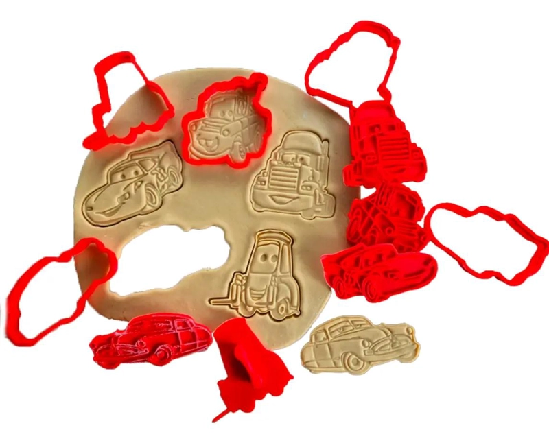 SET DE 5 CORTADORES DE GALLETAS CON DISEÑO DE AUTOS PARA REPOSTERIA - 1