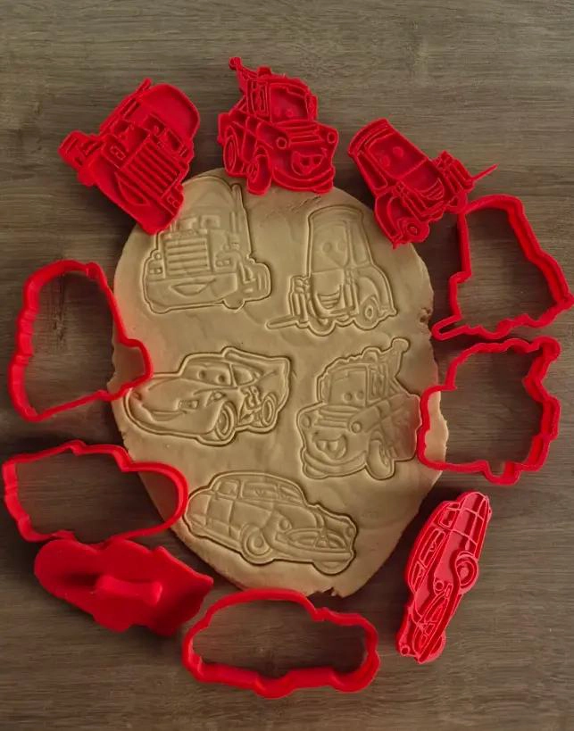 SET DE 5 CORTADORES DE GALLETAS CON DISEÑO DE AUTOS PARA REPOSTERIA - 3