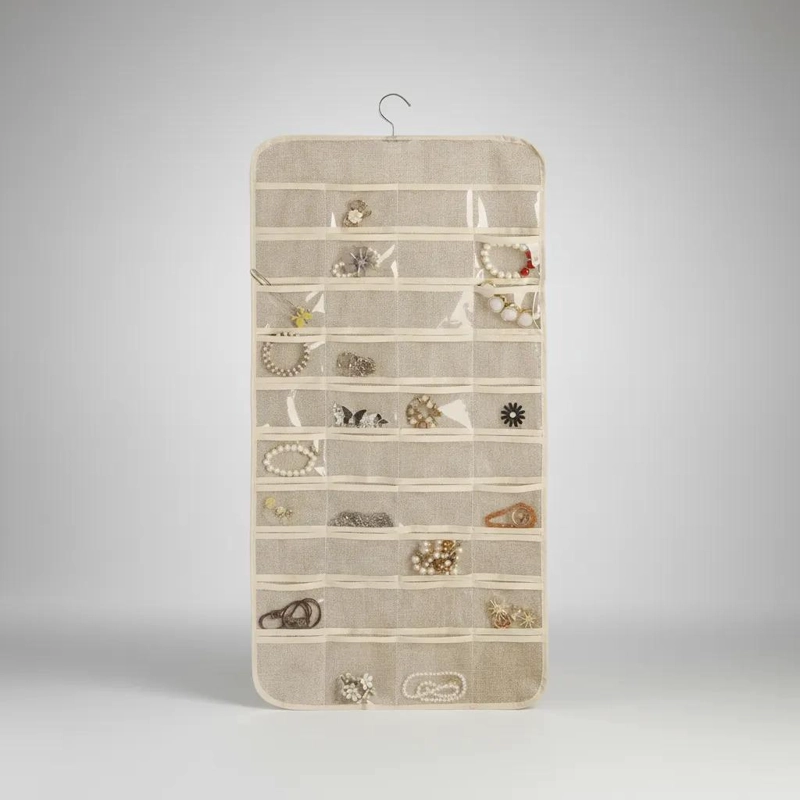 ORGANIZADOR COLGANTE PARA JOYAS BEIGE CON COMPARTIMIENTOS PRACTICOS - 8
