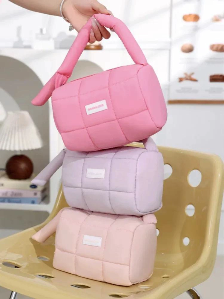 NECESER ACOLCHADO PARA ORGANIZAR COSME TICOS Y MAQUILLAJE - 1