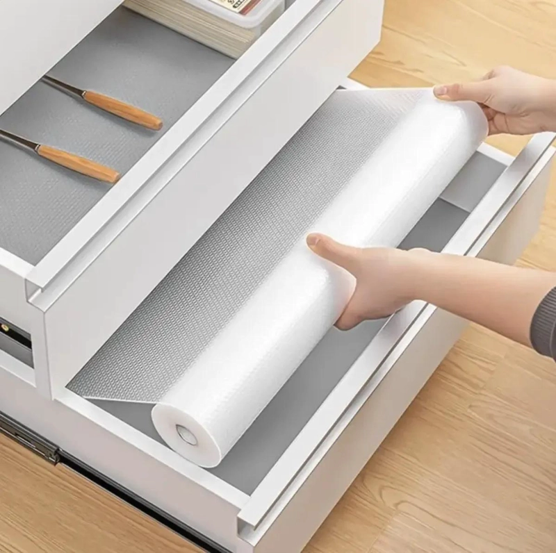 ROLLO DE PLASTICO PROTECTOR PARA CAJONES Y ESTANTES 60X150 CM - 5