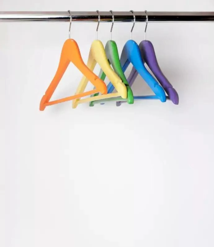 SET DE 10 COLGADORES ANTIDESLIZANTES PARA ROPA DE PVC - 3