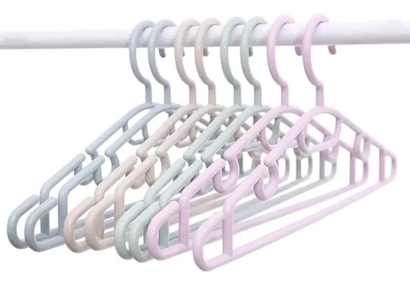 PACK DE 5 COLGADORES DE ROPA PLASTICO CON PINZAS 39CM - 3