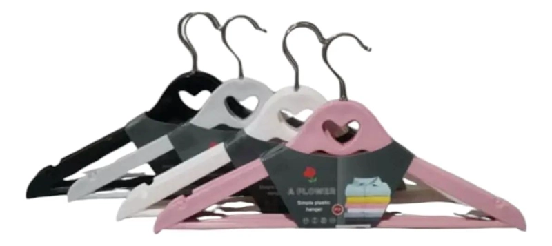 PACK DE 3 COLGADORES DE PLASTICO CON DISEÑO DE CORAZON - 1