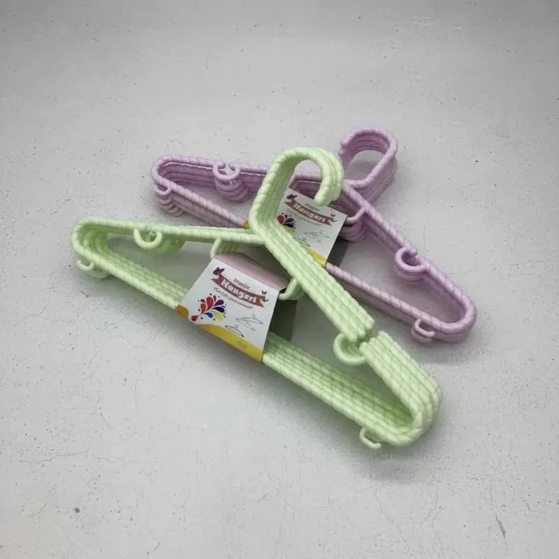 SET DE 3 COLGADORES ANTIDESLIZANTES DE PLASTICO PARA ROPA - 2