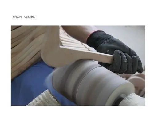 PACK DE 12 COLGADORES DE MADERA PARA POLERAS ADULTOS 44CM - 6