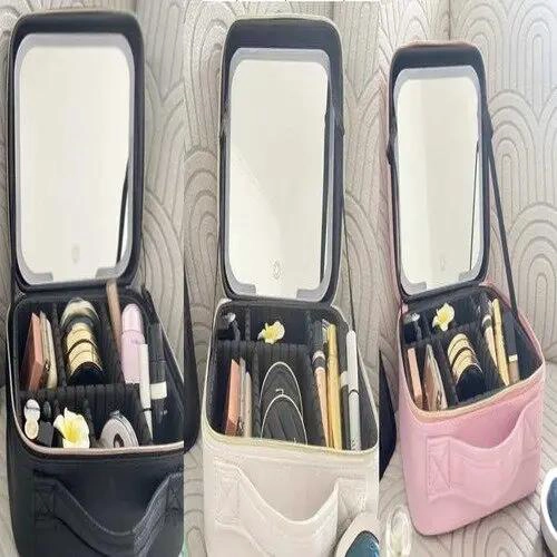 BOLSA DE MAQUILLAJE COMPACTA CON ESPEJO Y LUZ LED - 5