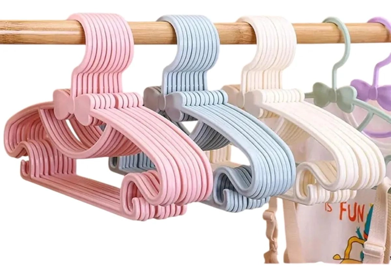 PACK DE 6 COLGADORES DE PLASTICO PARA ROPA INFANTIL DE 28 CM - 3