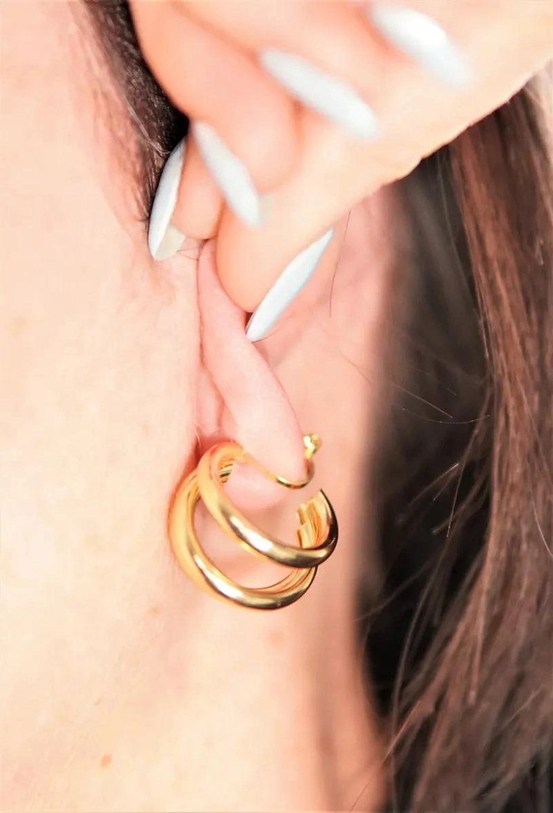 ARGOLLAS ELEGANTES DE TRIPLE ARO SIN PERFORACION EN ORO 14K - 6