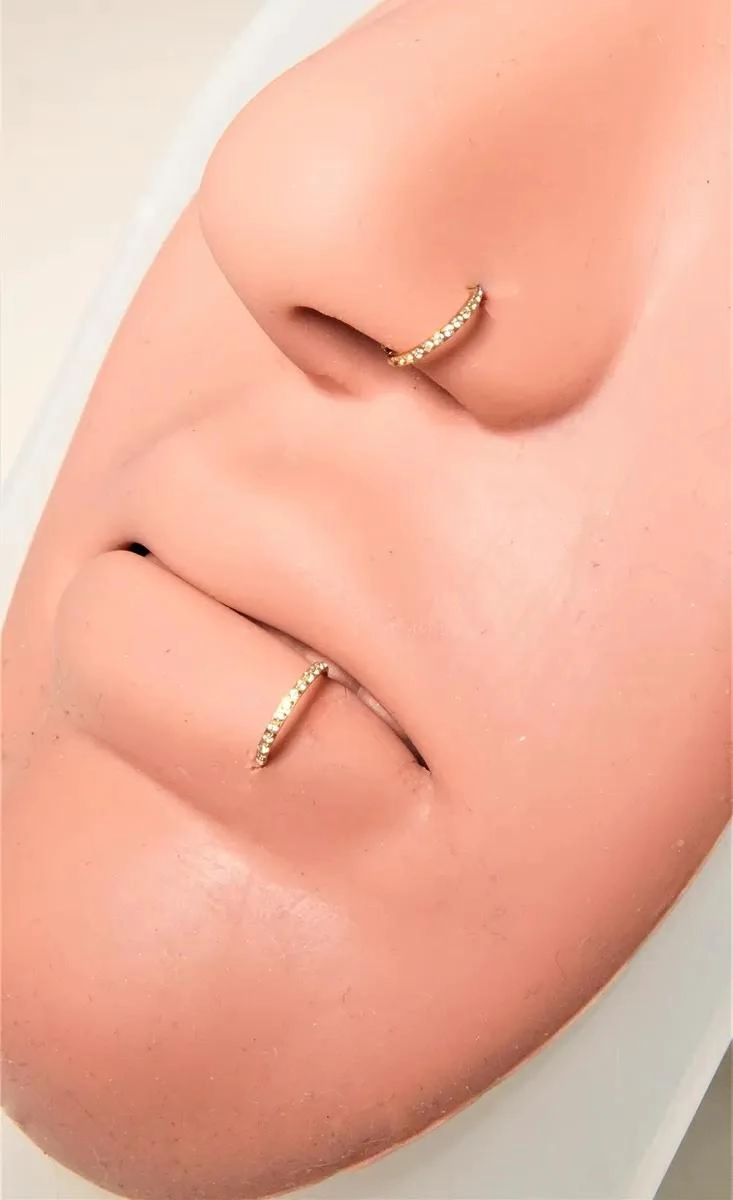 ARGOLLA DORADA DE TITANIO CON ZIRCONIAS 6 MM PARA PIERCING - 3