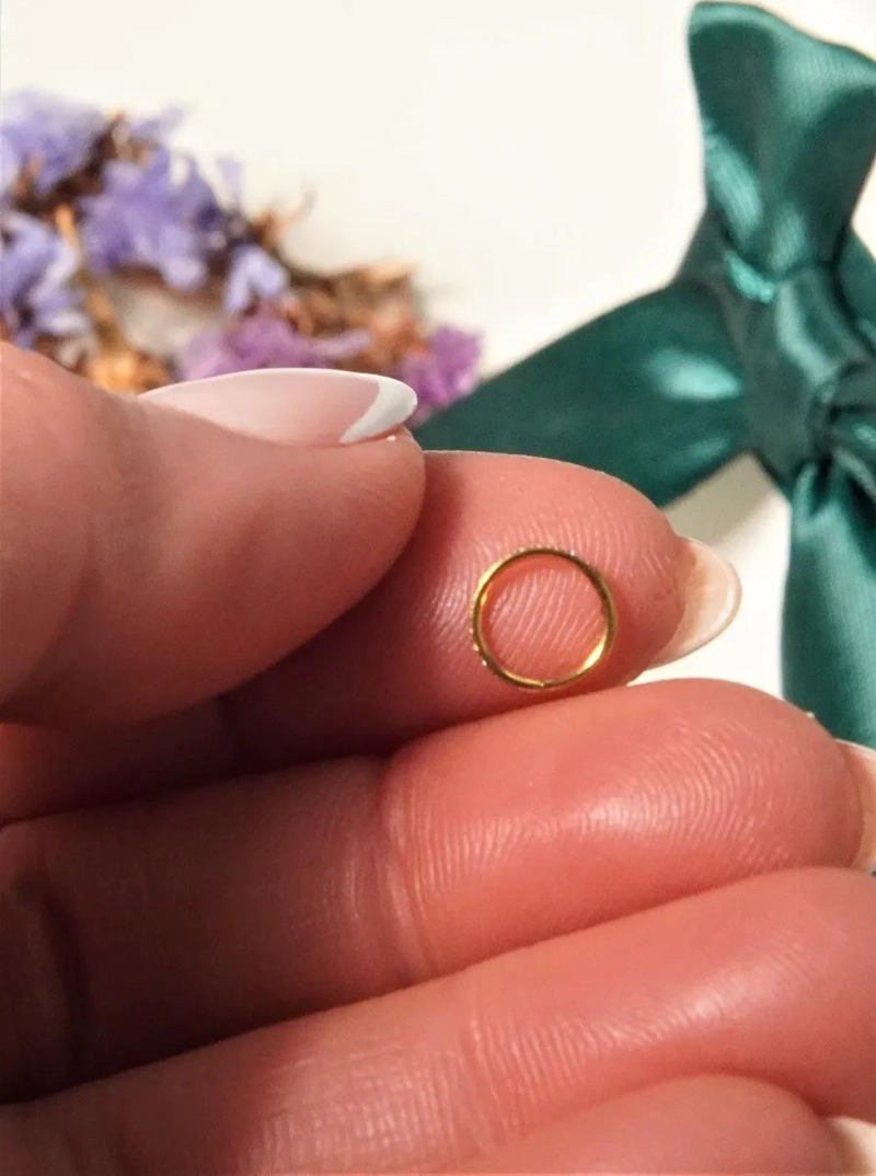 ARGOLLA DORADA DE TITANIO CON ZIRCONIAS 6 MM PARA PIERCING - 8