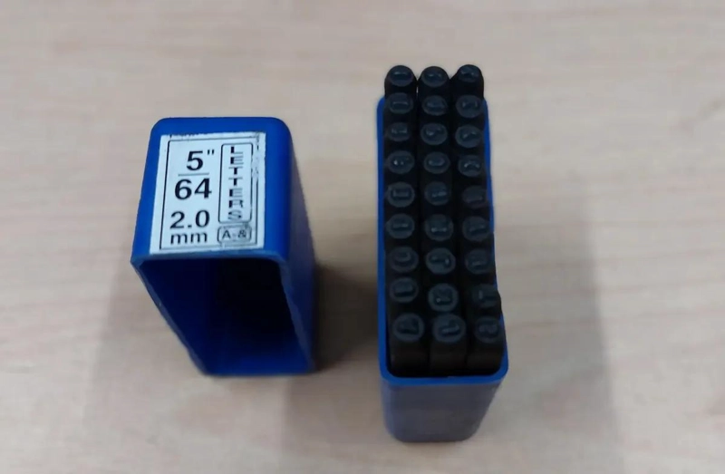 JUEGO DE LETRAS DE GOLPE 27 PIEZAS 2 MM - 2