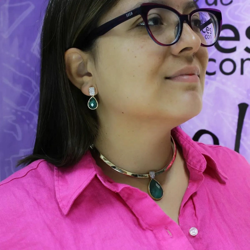 SET DE AROS Y COLLAR RIGIDO EN ORO 18K CON ESMERALDA - 4