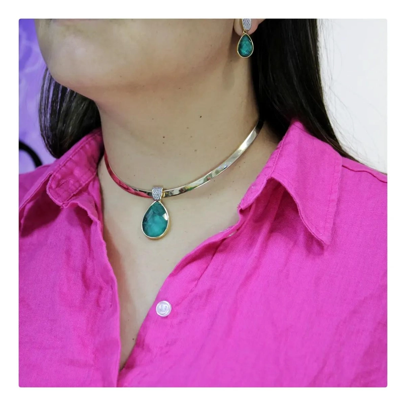 SET DE AROS Y COLLAR RIGIDO EN ORO 18K CON ESMERALDA - 6